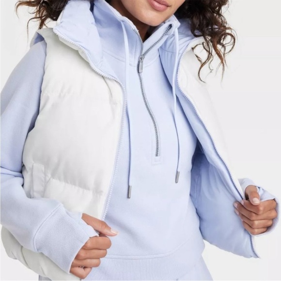 NWT Snow Sport Short Puffer Vest - Picture 3 of 8